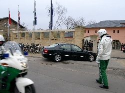 041103-24_qu_Aufsitzer02 krachender Aufsetzer wegen falscher Einweisung