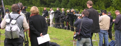 Die Schar der Fotografen rechts Die Schar der Fotografen rechts