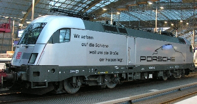 Porsche-Lokomotive 182004 im Berliner Hauptbahnhof