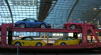 Porsche als Pr&auml;sentation in Berlin Hauptbahnhof