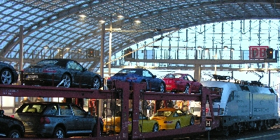 Porsche als Pr&auml;sentation in Berlin Hauptbahnhof