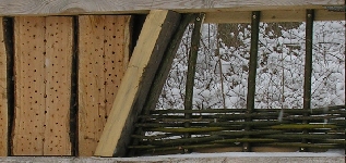 Weidengeflecht in einem Insektenhotel