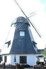 M&uuml;hlenstube mit M&uuml;hlenattrappe