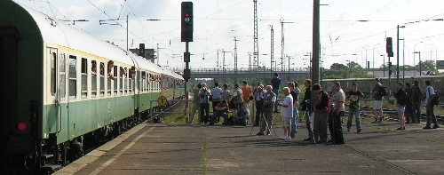 Sonderzug mit 18201 in Berlin Sch&ouml;nefeld