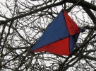 Drachen im Baum