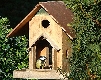 Futterhaus und Nisthilfe mit Kohlmeise