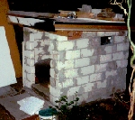 Massive Hundeh&uuml;tte im Bau